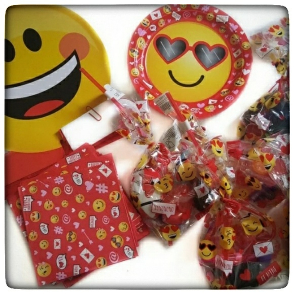 Emoji XOXO Birthday Party Supplies